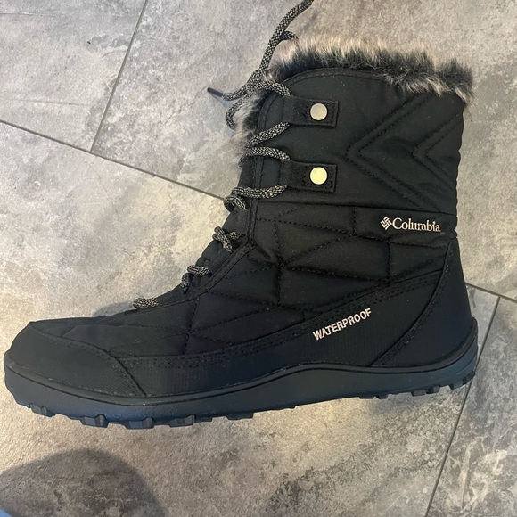 NWY Women’s 10.5W Columbia Minx Shorty III Bootie - Picture 12 of 12
